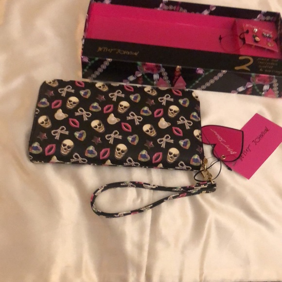 Betsey Johnson Black Faux Leather Skull, Lips, Bow, Cat & Star ZA Wallet NWT - Picture 11 of 16